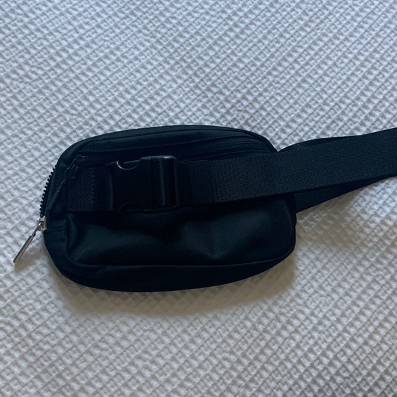 Lululemon Everywhere Belt Bag - Picture 5 of 5